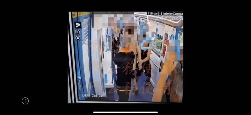 三鶯線亮刀驚魂畫面曝!男不滿背包遭踢 勇父護女當場壓制