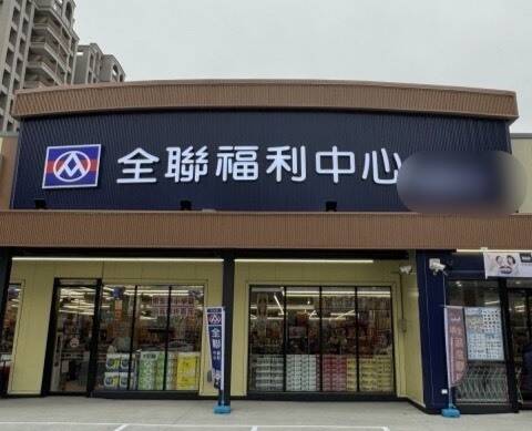 吃冰沒付錢被阻!2男竟回家拿「工地神器」 全聯內囂張狂釘矽酸鈣板