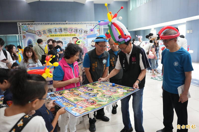 桃園小小警察體驗營登場 親子闖關學婦幼安全