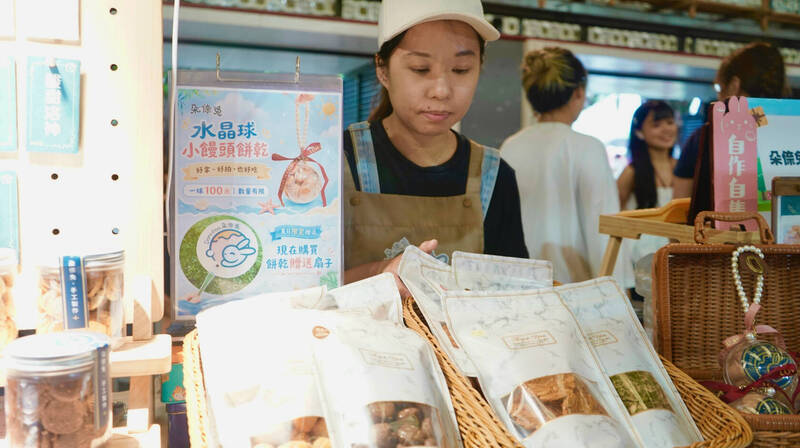 搶攻七夕粉紅經濟 花博流行館「斜槓市場」百攤青創品牌衝一波