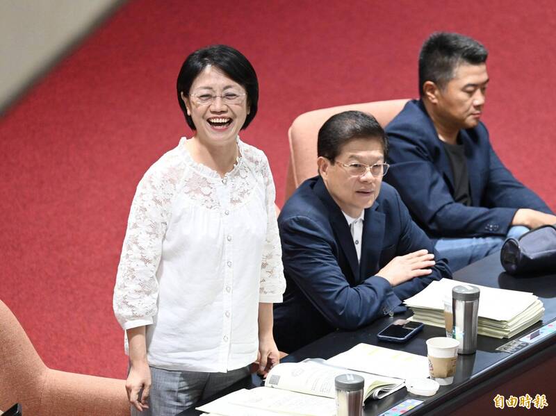 藍白凍卓榮泰148萬薪水 張育萌轟翁曉玲:人家保家衛國、妳只惦記薪水