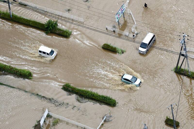 日本千葉暴雨2人受困車內喪命 開車遇淹水最好這樣做