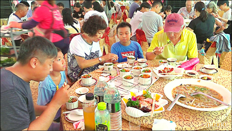 口湖鰻魚肉嫩彈潤 辦桌派對300人享用