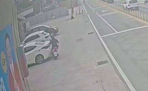 金門毒駕男子逆向撞路邊車 警問話嚇到全身抖動露餡