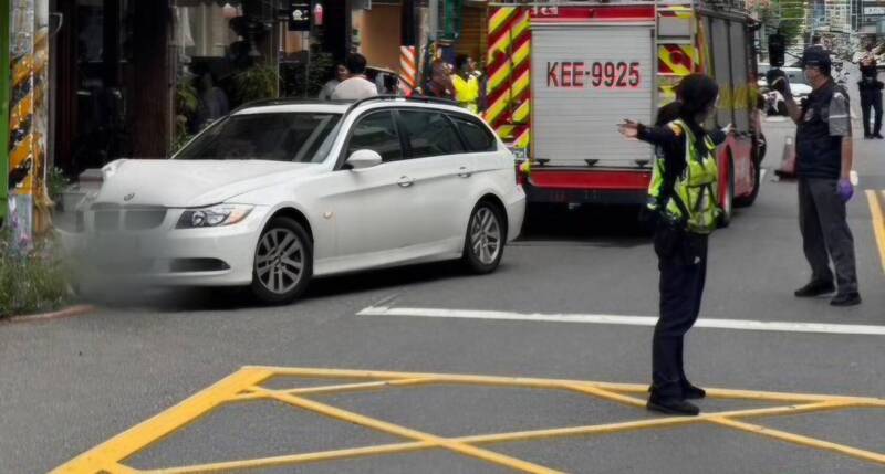 草屯車禍驚見「喪屍煙彈」與大量爆竹 駕駛棄車逃逸