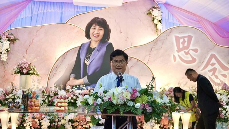 中市議員楊典忠妻子公祭 楊典忠哽咽憶亡妻