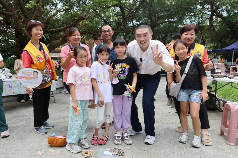 參與「干城童協會」活動 謝國樑陪親子輕鬆一「夏」