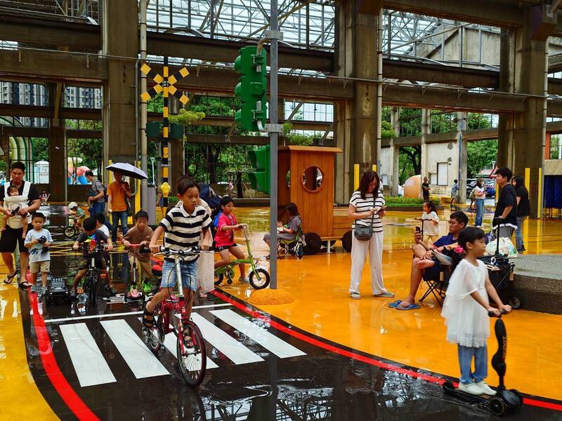 高雄親子遊樂園區湧1.8萬人 「兩外縣市」來的人最多