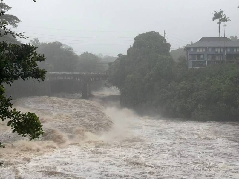 拉拉颶風豪雨襲擊夏威夷 州長宣布緊急狀態