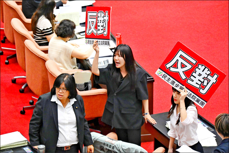 國民黨砍光國務機要費 原訂1.5萬盒弱勢月餅面臨變數
