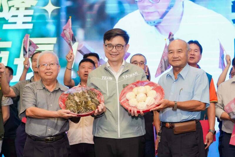 賴清德宣布明年普發1萬 賴瑞隆支持並捐作公益