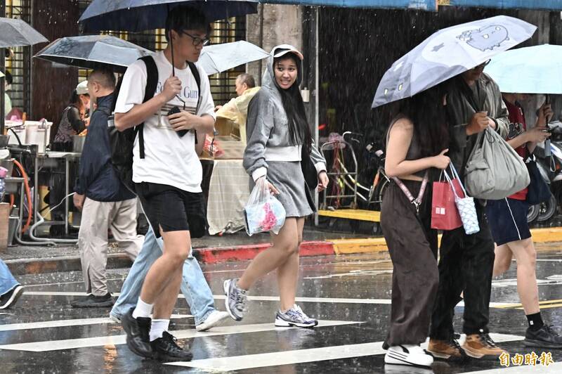 週二東部溼答答 午後中南部防雨彈突襲