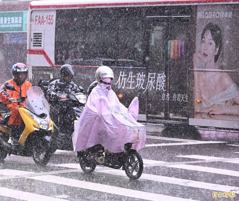 本週雨彈連轟！專家曝「這3天」最有感：新竹以南防大雨