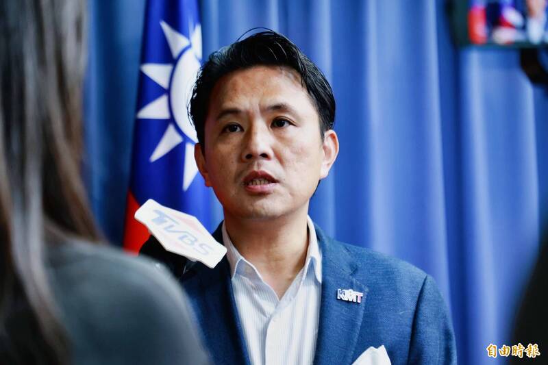賴總統宣布普發1萬 國民黨:選前拿香跟拜