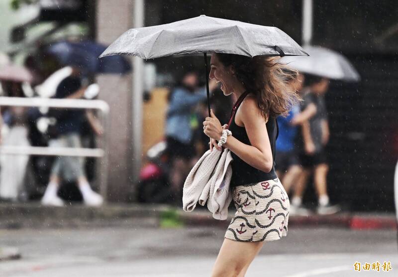 午後雨更猛!吳德榮曝「1熱帶擾動現況」:劇烈天氣連炸7天