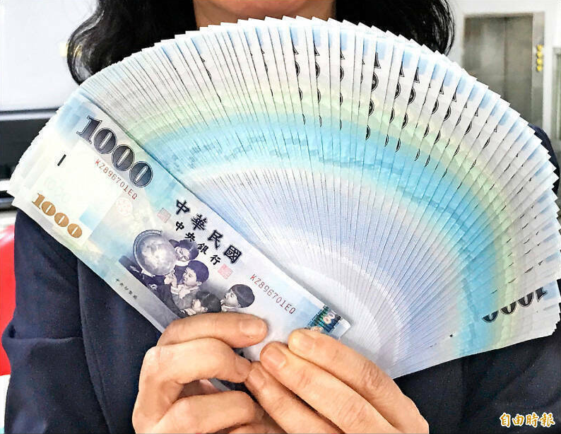賴清德「搶先」宣布普發現金 胡采蘋:終於想通不用比清高!
