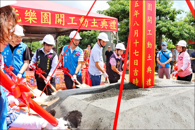 苗栗寵物陽光樂園動土 造福收容犬