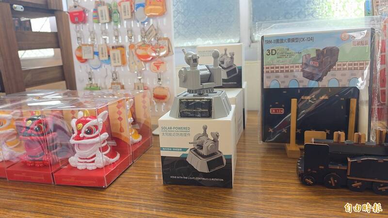 扯！彰化扇形車庫商店出現解放軍730快砲模型 台鐵急命廠商下架