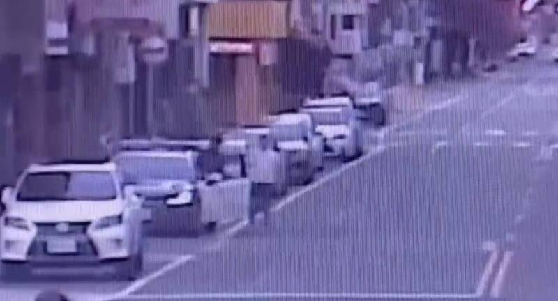 醉男誤闖警車友人偷側錄惡搞 高雄警方追查送辦