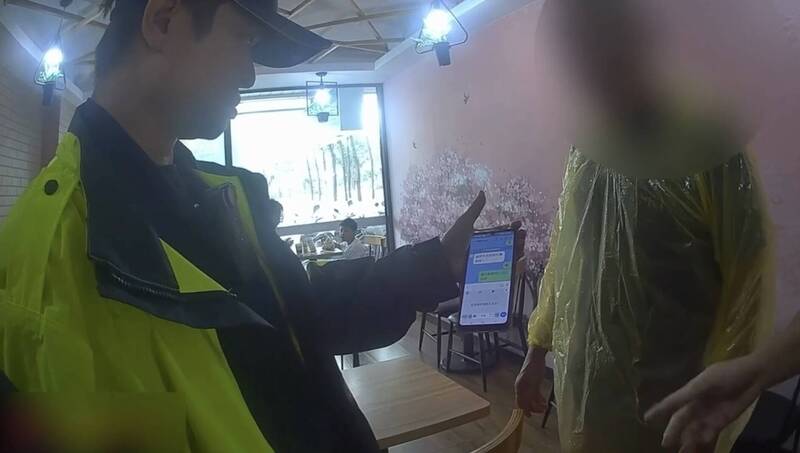 假女網友稱包裹卡關 高雄男子超商購點數險受騙
