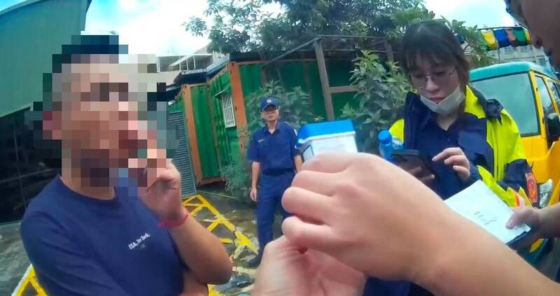 又是毒駕!高雄男逆向撞車 警搜出146包毒咖啡包