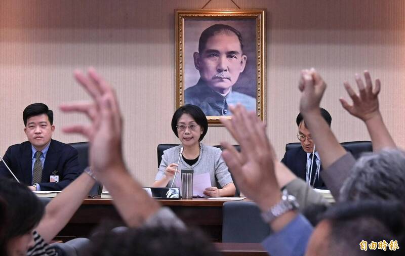 翁曉玲嗆文化預算是飼料費 民進黨籲選票教訓「8藍委縱容」