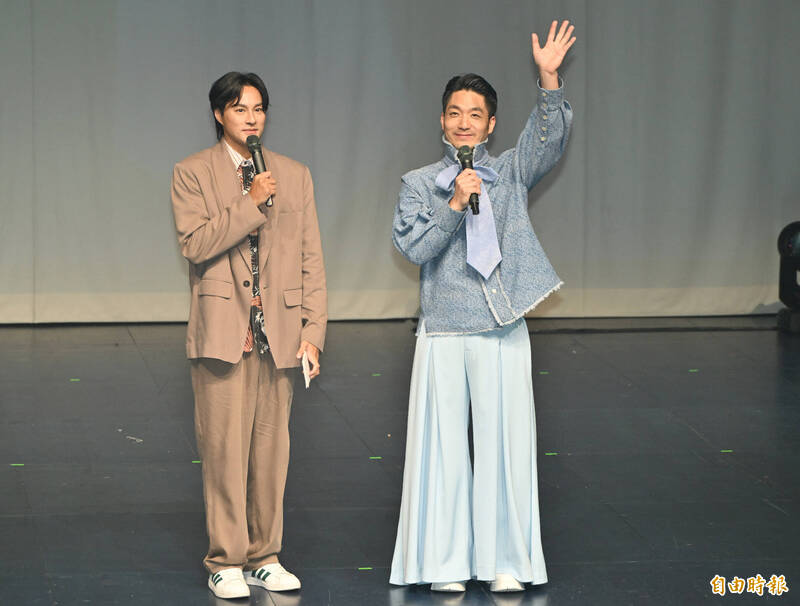 蔣萬安時裝秀造型再惹議！今年寬版裝變五五身還挨酸「像大姨太」