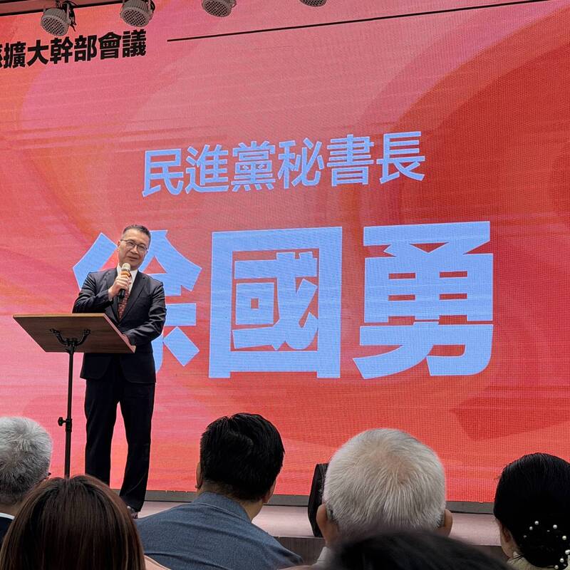 秘書長徐國勇強力號召全黨團結,呼籲鄉親支持不畏辛勞、在地做公益30年的林國漳。(民眾提供)