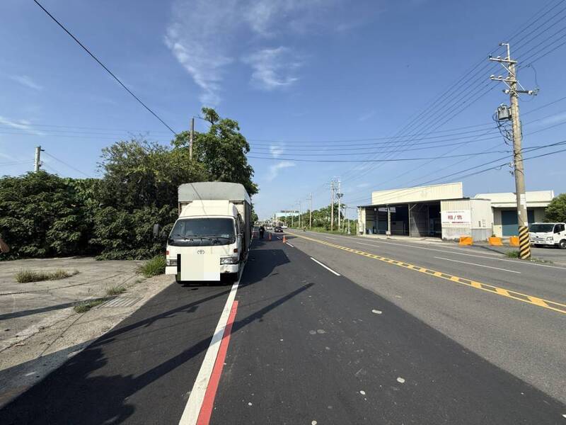 機車騎士自撞路邊大貨車身亡 大貨車「這1點」恐涉肇責