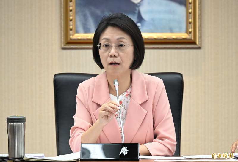 遭爆都在吹捧中國、教學內容爛到被學生罵 翁曉玲嗆:名字給我