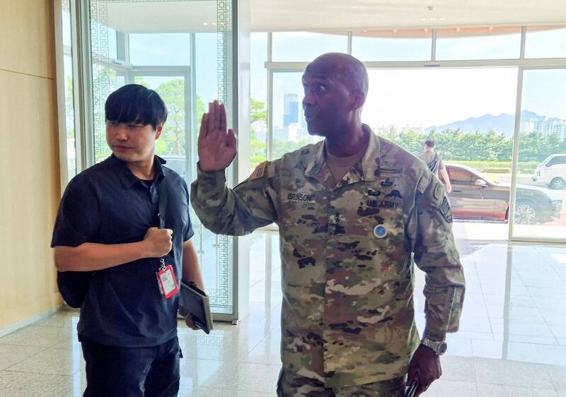 駐韓美軍司令訪南韓國防部 韓媒：討論縮減聯合軍演規模