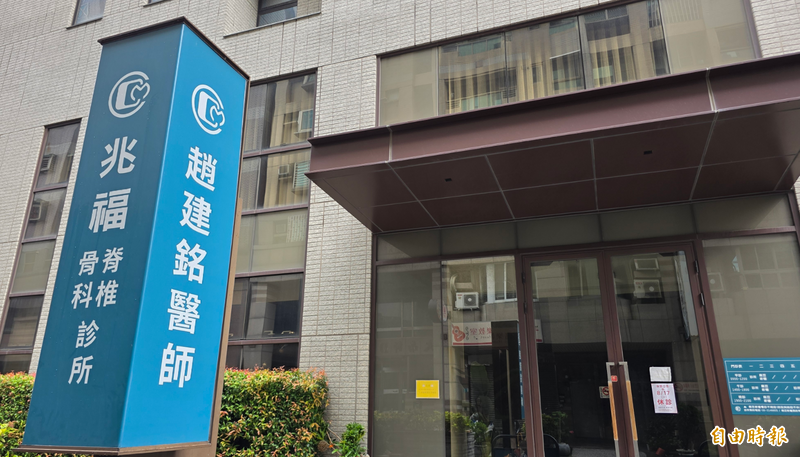 找明華園真相曝!趙建銘診所前演「鍘美」 網敲碗辦桌他答應了