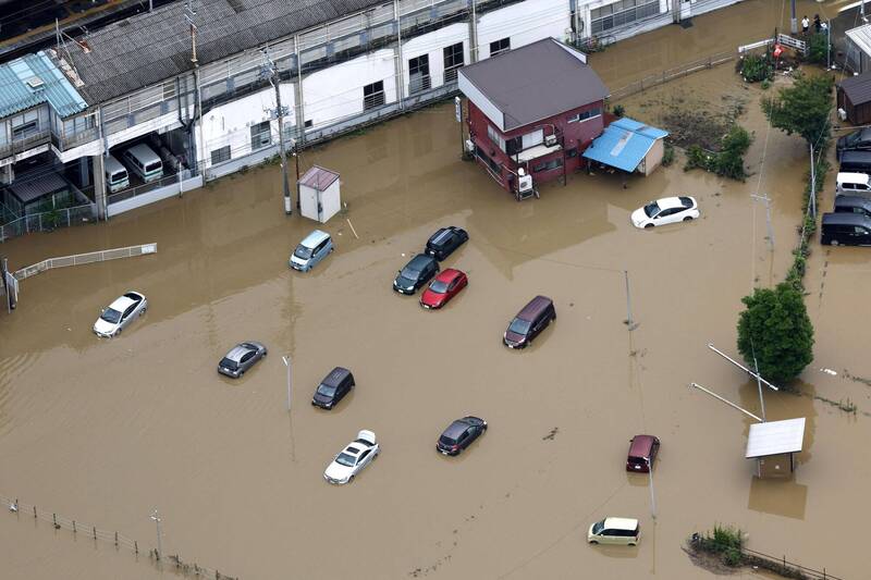 千葉豪雨增至13死 約2700輛泡水車成路障