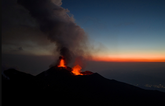 美國男子闖義大利火山禁區 遭遇雷擊身亡