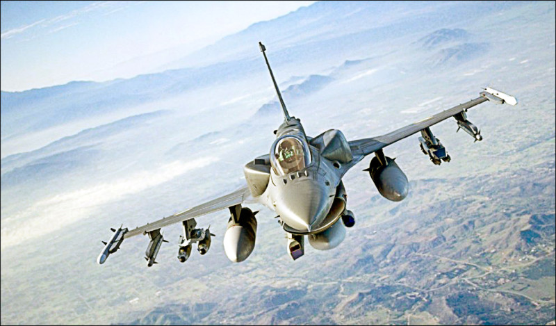 首批F-16V新機 近期自美飛返台灣