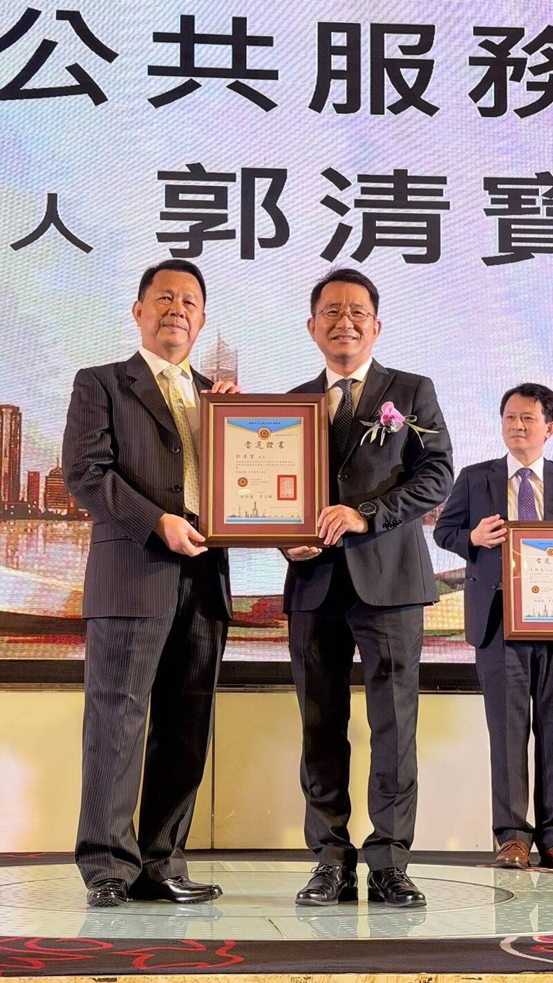 國立鳳中校友會理事長郭清寶榮獲「高雄市十大傑出市民」