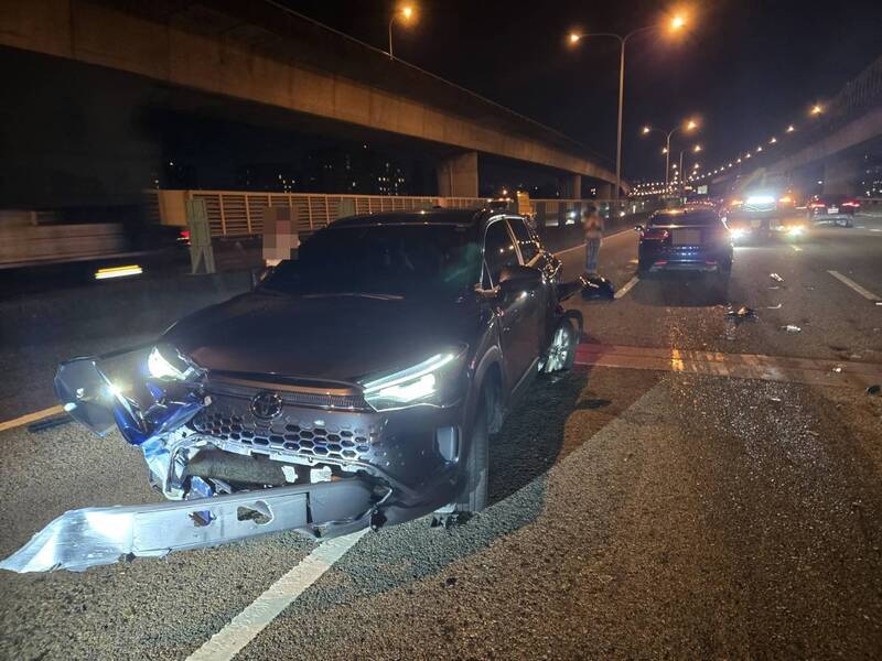 中山高三重段昨晚4車連環撞 疑回堵反應不及釀禍