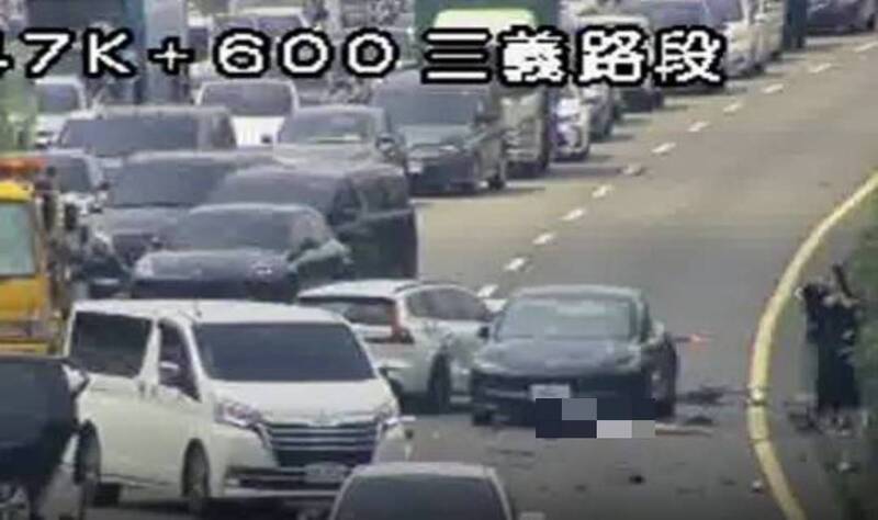 國1三義段多車撞成一團!女子遭拋出車外 北上車流回堵至150K