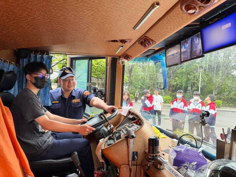 暑假考照熱!桃園年輕族群交通事故死傷降近1成 交大續推「防衛駕駛」觀念