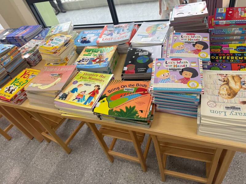 英語教育不能等！和暄綠能捐2040本英語圖書給鹿港區13所中小學