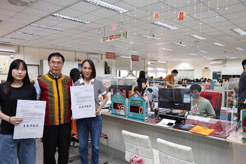 全國首例!台南母女完成西拉雅族身分登記 平埔原住民認定正式落地