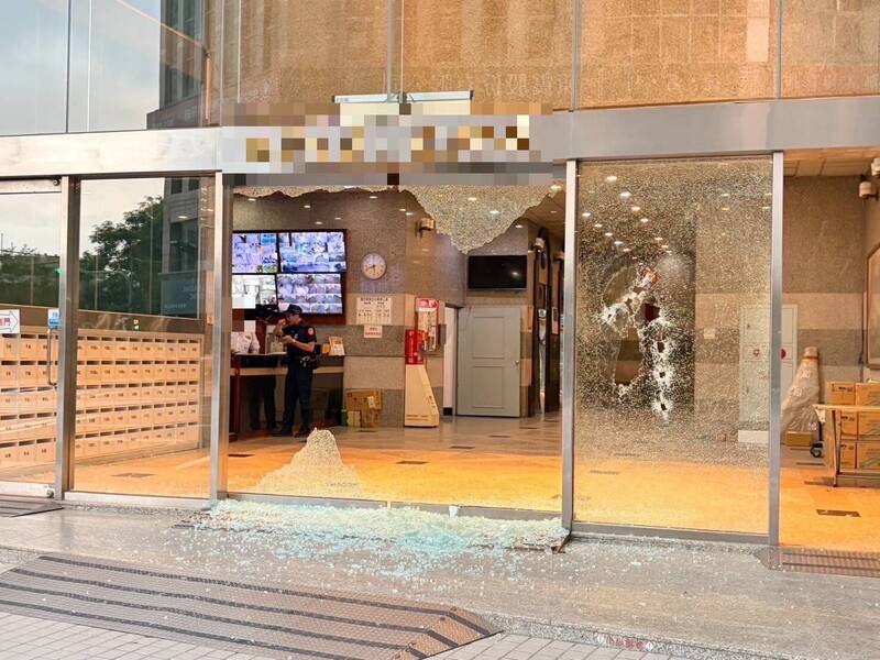 台中商辦遭狂轟13槍!主嫌投案警再逮捕5共犯 「消音管」也曝光