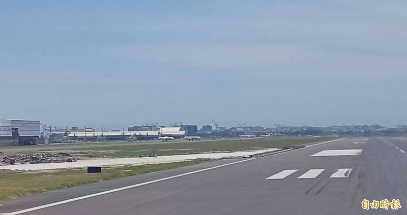 1個月2次！高雄機場跑道破損修補 影響5架次班機起降