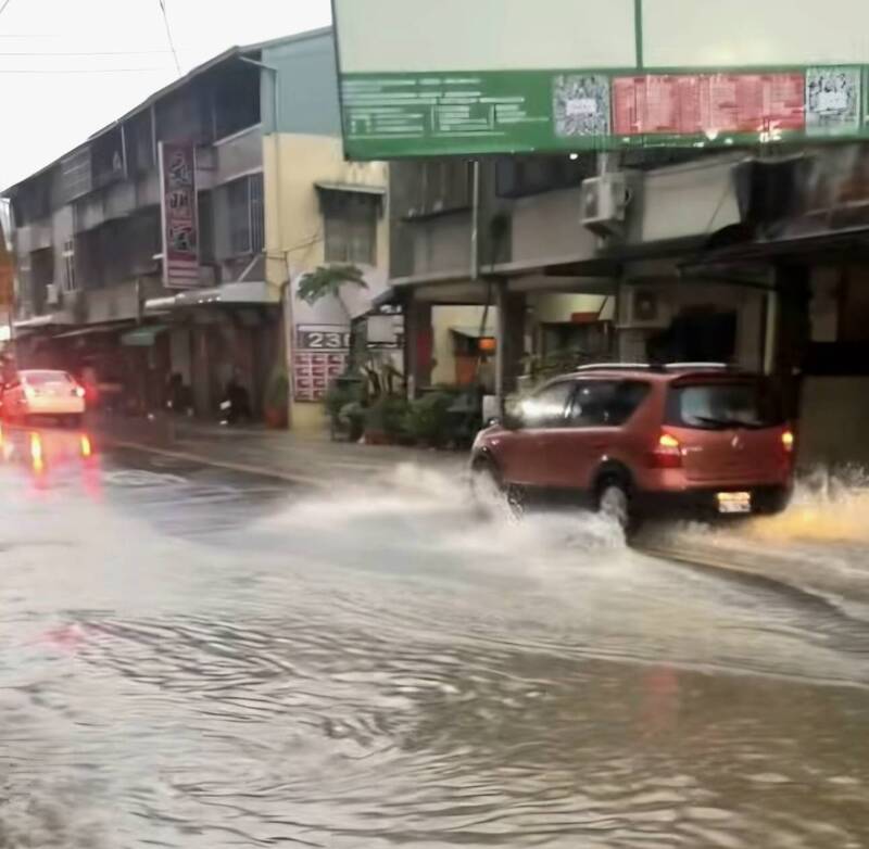 國家級警報大響！低壓帶進逼 暴雨狂炸南投