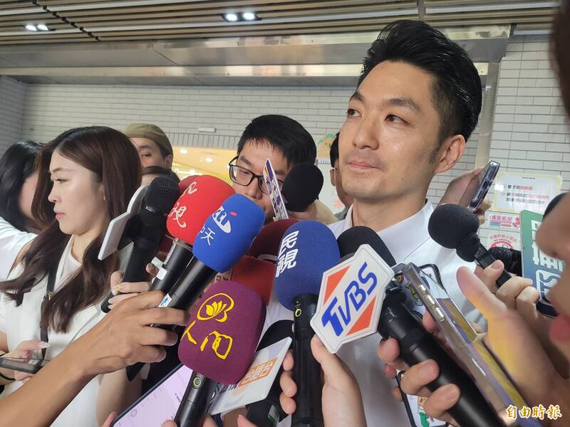 蔣萬安被封「保力達B」竟扯萊爾校長 網酸:立刻示範問A答B