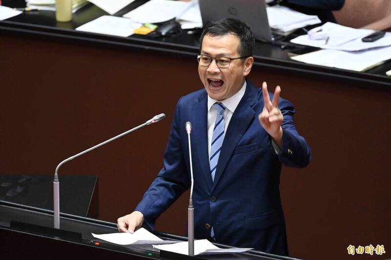 被指千萬政治獻金流向自家基金會 羅智強控告簡舒培求償100萬敗訴