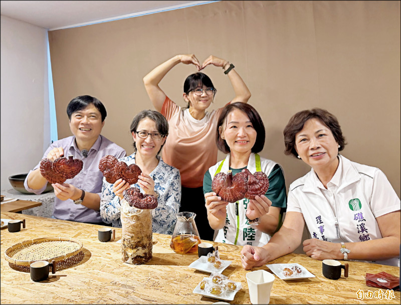 蕭美琴偕林國漳 宜蘭訪農場、酒廠
