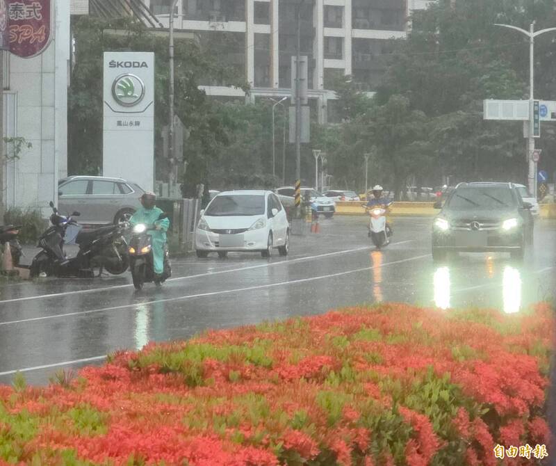 高雄市大雨滂沱 這區全國雨量最多