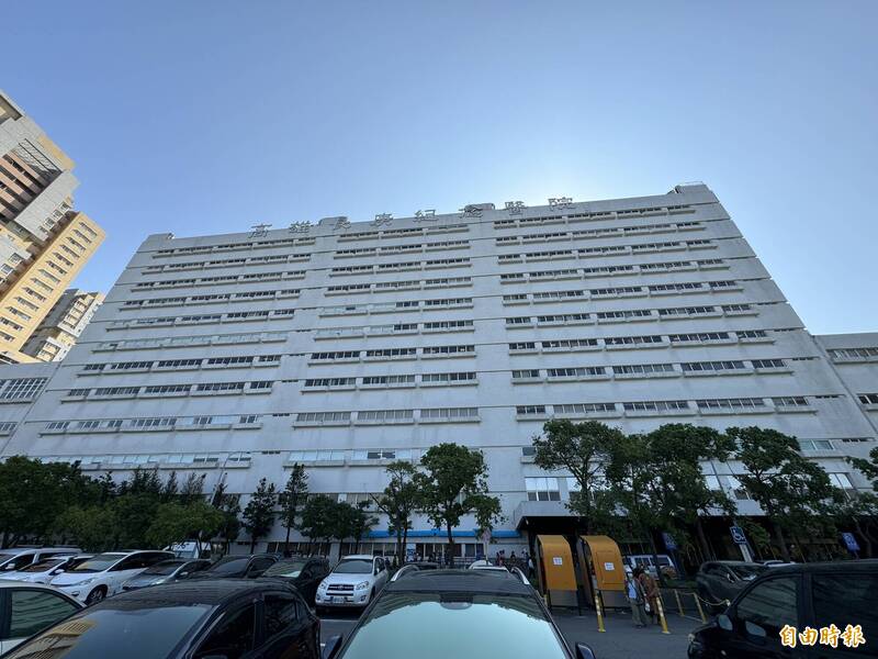高雄阿北改裝醫院輪椅路上狂飆 網友驚呆:不老騎士