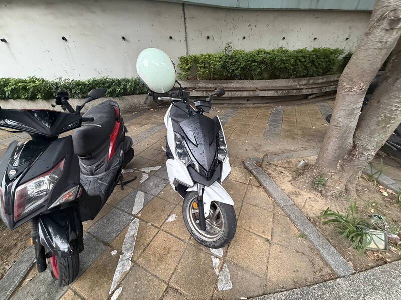 頭份偷機車騎到新竹 竊賊把車丟路邊「搭小黃」落跑